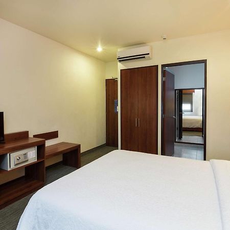 מלון Hampton By Hilton San Juan del Río מראה חיצוני תמונה