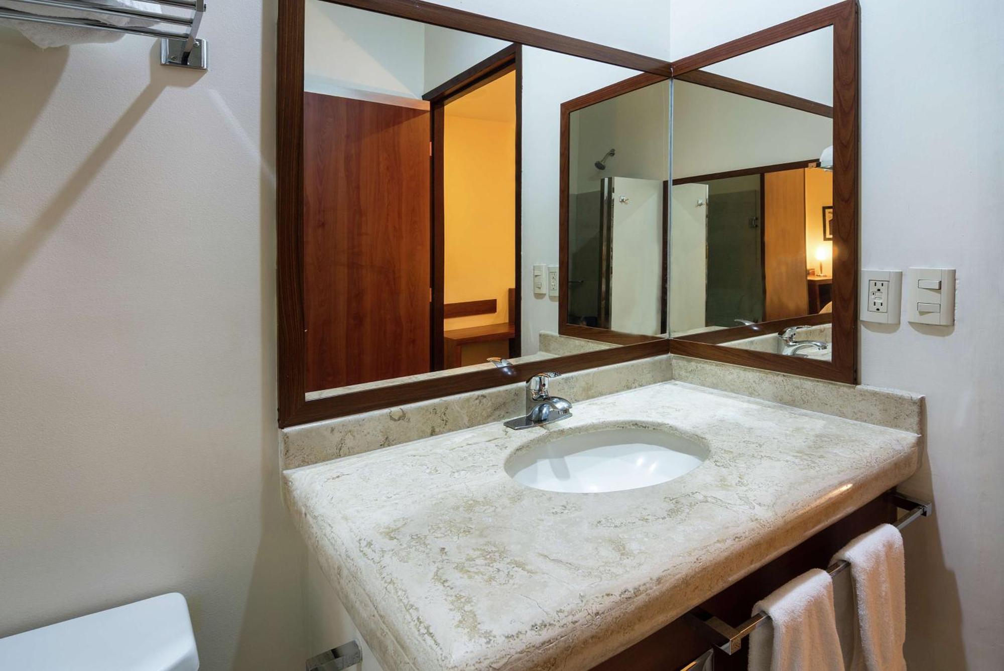 מלון Hampton By Hilton San Juan del Río מראה חיצוני תמונה